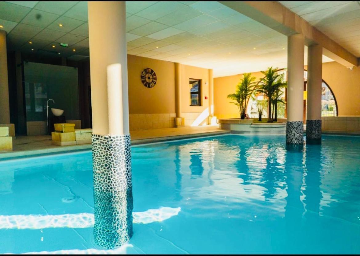 Appartements Avec Piscine Interieure Sauna Parking Etage 1 Au Centre Du Village Dans Residence Cami Real แซ็งต์-ลารีย์-ซูว์ลอง ภายนอก รูปภาพ