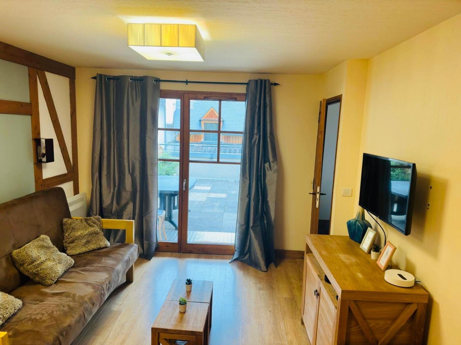 Appartements Avec Piscine Interieure Sauna Parking Etage 1 Au Centre Du Village Dans Residence Cami Real แซ็งต์-ลารีย์-ซูว์ลอง ภายนอก รูปภาพ